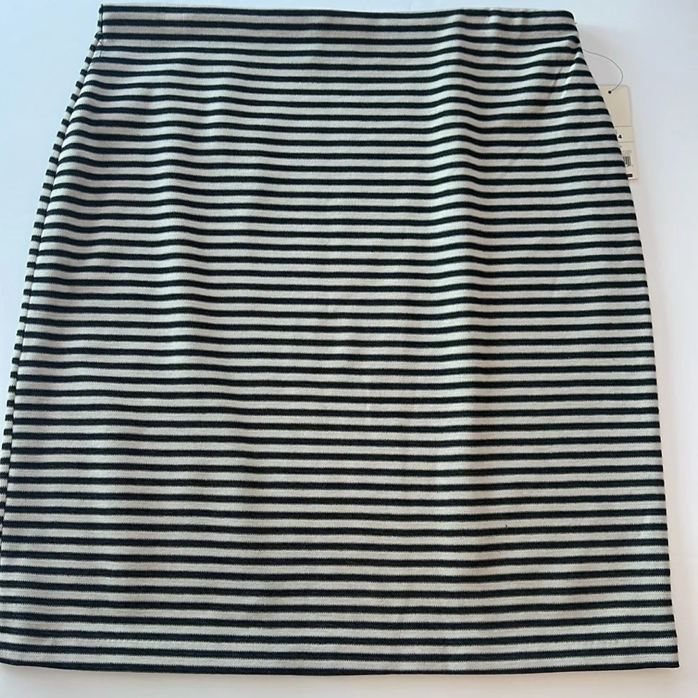 Women’s striped skirt, black and cream size large 12/14 NWT - Picture 2 of 9